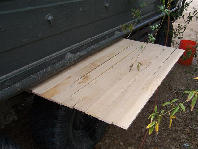 pinz table 001 (Small).jpg