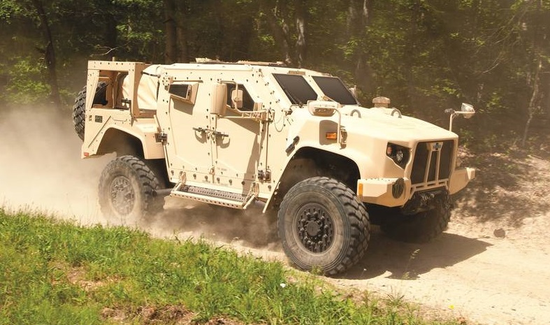 BN-KA028_HUMVEE_M_20150825171313.jpg