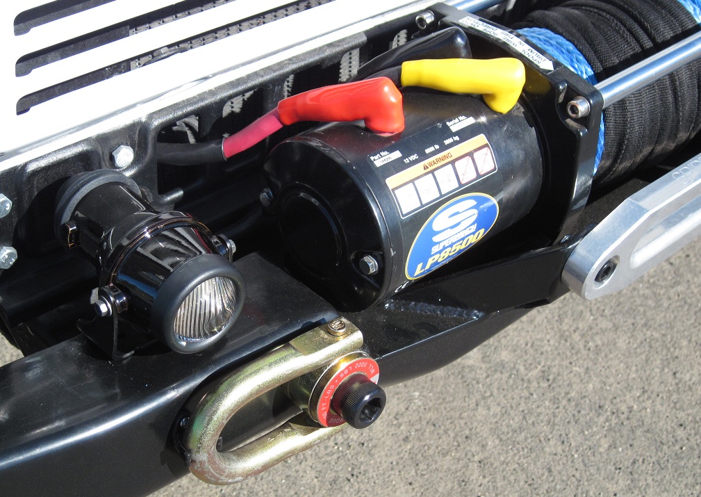 300GD winch bumper close Hella DE Superwinch.JPG