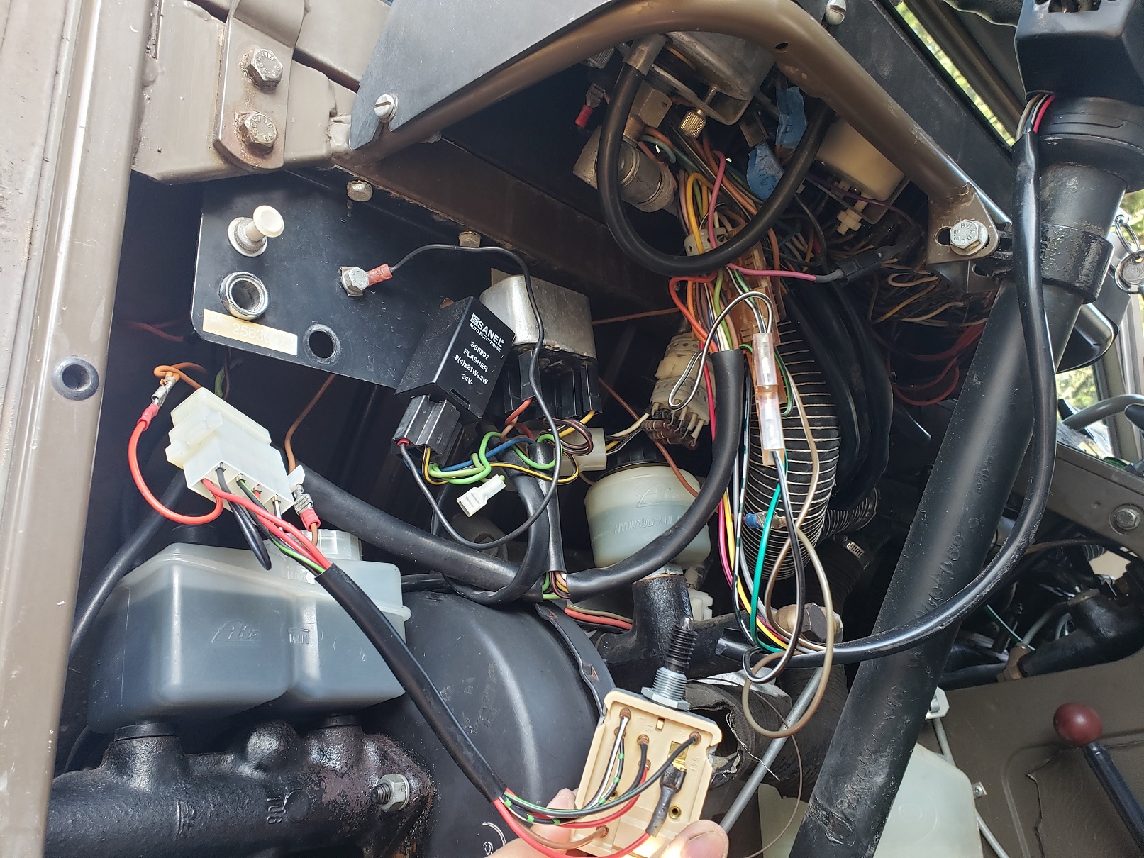 wiring under dash.jpg