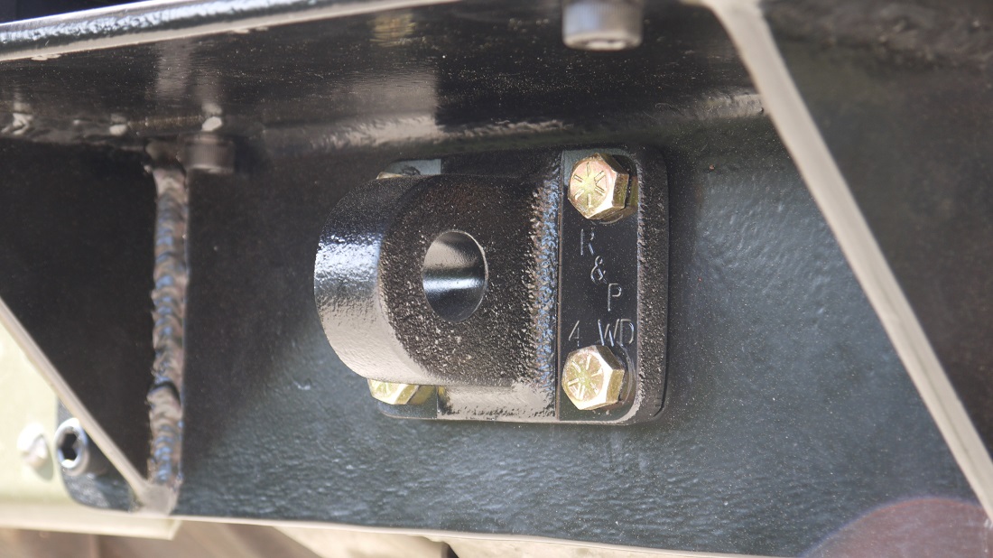 Real4x4sPinz shackle mount.JPG