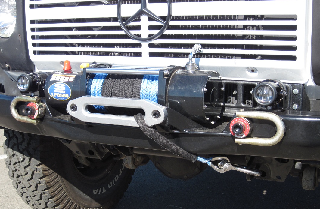 300GD%20Gwagen%20winch%20bumper%20LP8500%20Superwinch.JPG